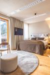 Hotel Neue Post, Upside Down Town Hotel Zell am See