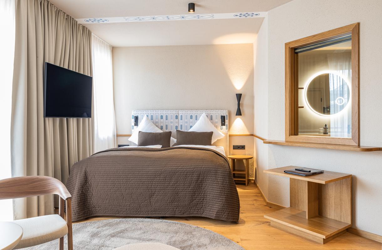 Hotel Neue Post, Upside Down Town Hotel Zell am See neue-post-20240403-048-(c)JohannesRadlwimmer