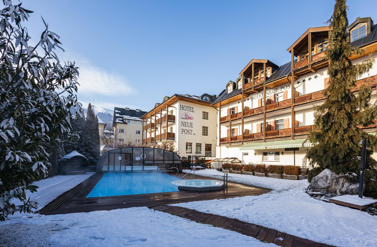 neue-post-20240112-010-(c)JohannesRadlwimmer | © Hotel Neue Post Hotel Neue Post, Upside Down Town Hotel Zell am See