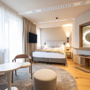 Hotel Neue Post, Upside Down Town Hotel Zell am See neue-post-20240401-036-(c)JohannesRadlwimmer