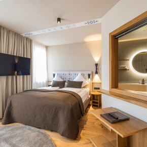 Hotel Neue Post, Upside Down Town Hotel Zell am See neue-post-20240403-046-(c)JohannesRadlwimmer