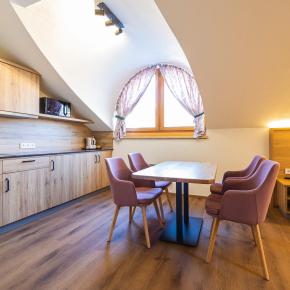 Hotel Neue Post, Upside Down Town Hotel Zell am See hotel-neue-post-20231219-068-web-(c)JohannesRadlwimmer