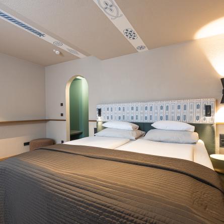 Hotel Neue Post, Upside Down Town Hotel Zell am See neue-post-20240401-013-(c)JohannesRadlwimmer