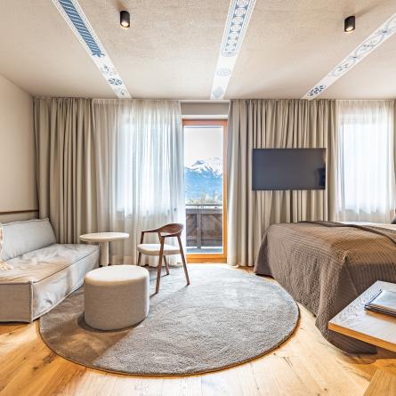 Hotel Neue Post, Upside Down Town Hotel Zell am See neue-post-20240403-043-(c)JohannesRadlwimmer