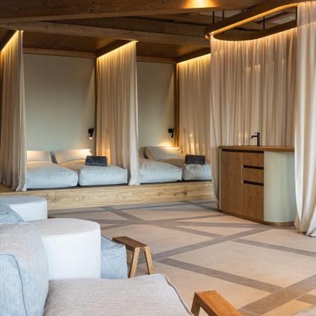 Hotel Neue Post, Upside Down Town Hotel Zell am See hotel-neue-post-20231219-013-(c)JohannesRadlwimmer