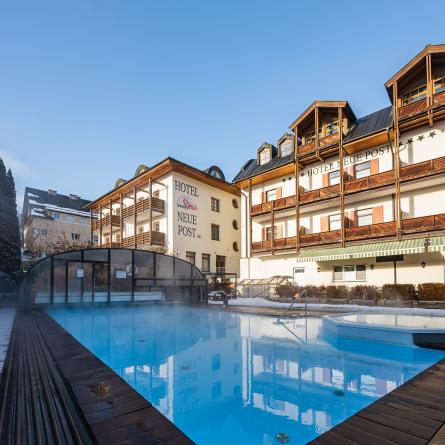 neue-post-20240112-013-(c)JohannesRadlwimmer | © Hotel Neue Post Hotel Neue Post, Upside Down Town Hotel Zell am See