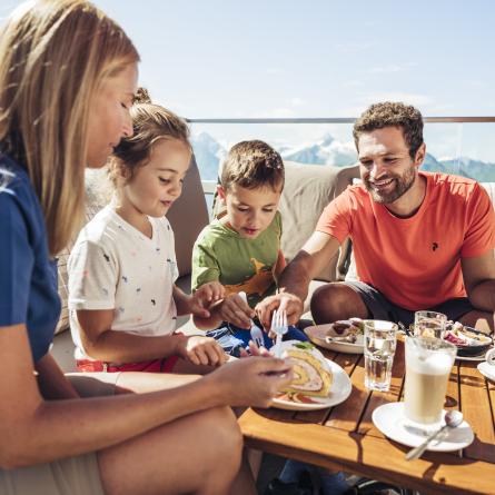 Zell am See-Kaprun kaffee-und-kuchen-am-berg---coffee-cake-break-on-the-mountain-c-zell-am-see-kaprun-tourismus_original