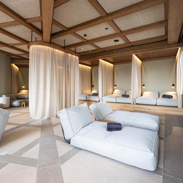 Hotel Neue Post, Upside Down Town Hotel Zell am See hotel-neue-post-20231219-002-(c)JohannesRadlwimmer