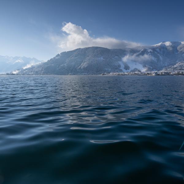 Auf dem Zeller See mit Ausblick auf die Bergwelt - On Lake Zell with mountain view (c) Zell am See-Kaprun Tourismus_original