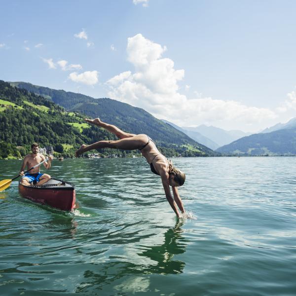 sprung-in-den-glasklaren-zeller-see---jump-into-the-crystal-clear-lake-zell-c-zell-am-see-kaprun-tourismus_original